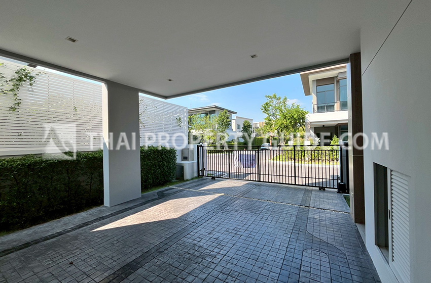 House with Shared Pool in Bangnatrad 